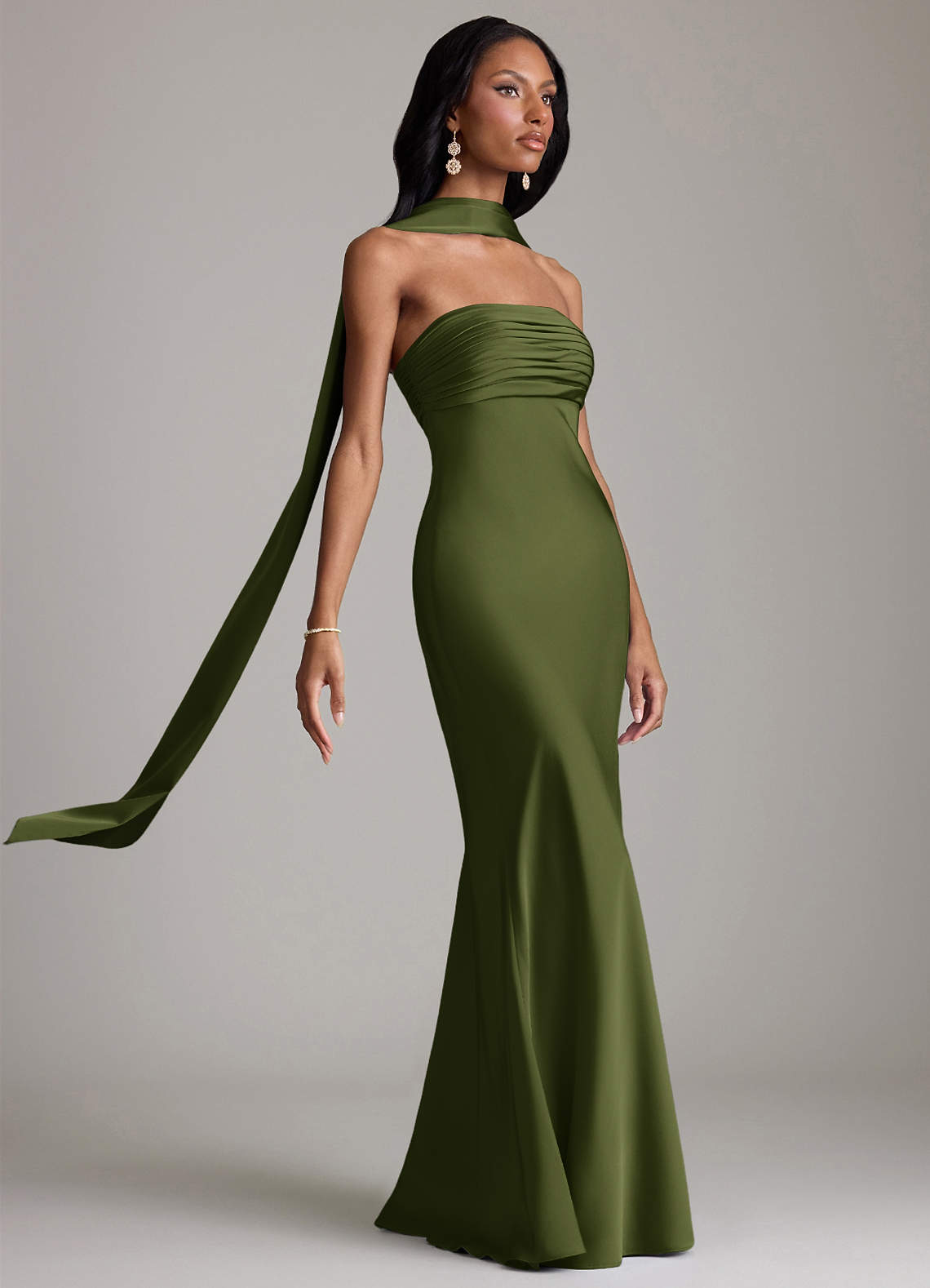 Azazie Saylor Vestidos de damas de honor Vestido de Oliva de Satén Elástico de Corte Sirena con Sin tirantes image9