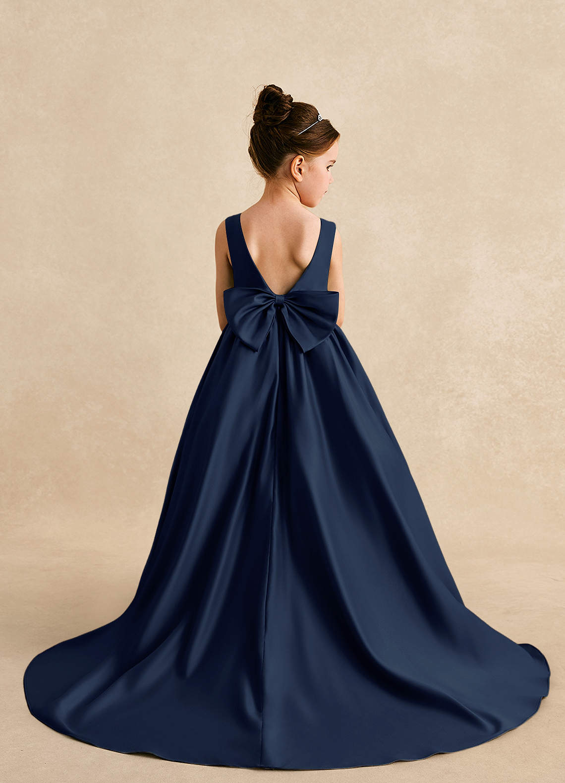 Azazie Mimia Robe Demoiselle D'honneur Fillette Robe Trapèze en Mat Satiné Arc Bleu Marine Foncé image1