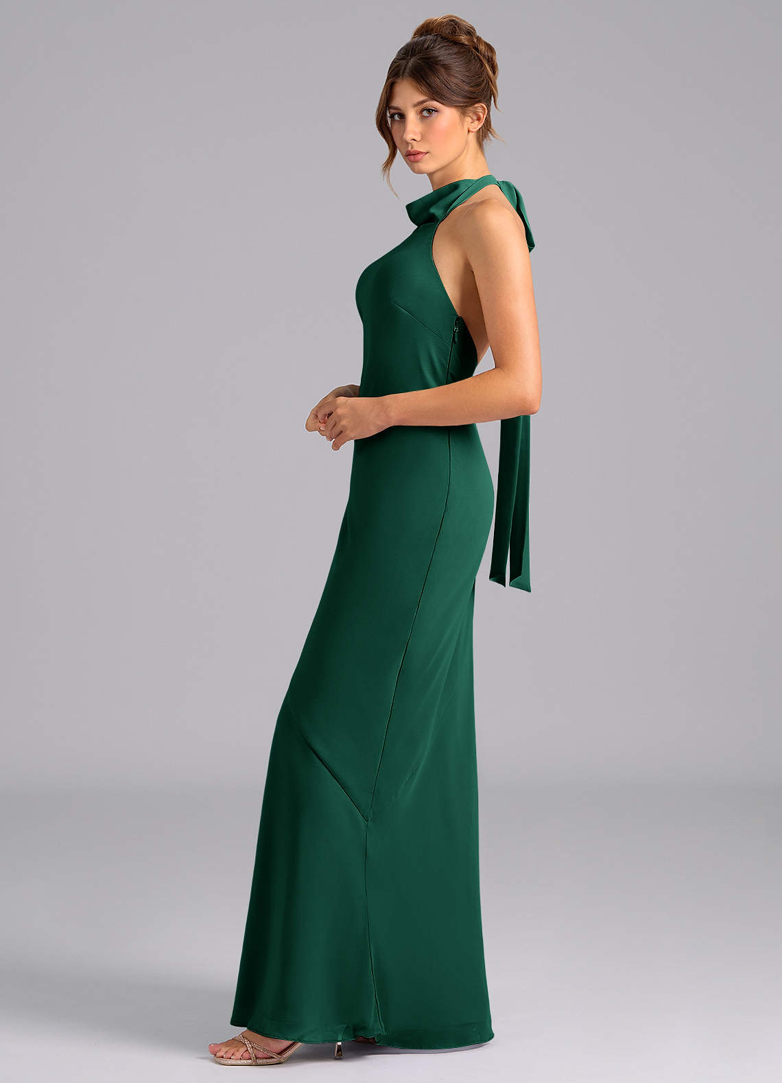 Azazie Velli Vestidos de damas de honor Vestido de Esmeralda de Gasa de Corte Sirena con Cuello Alto image4