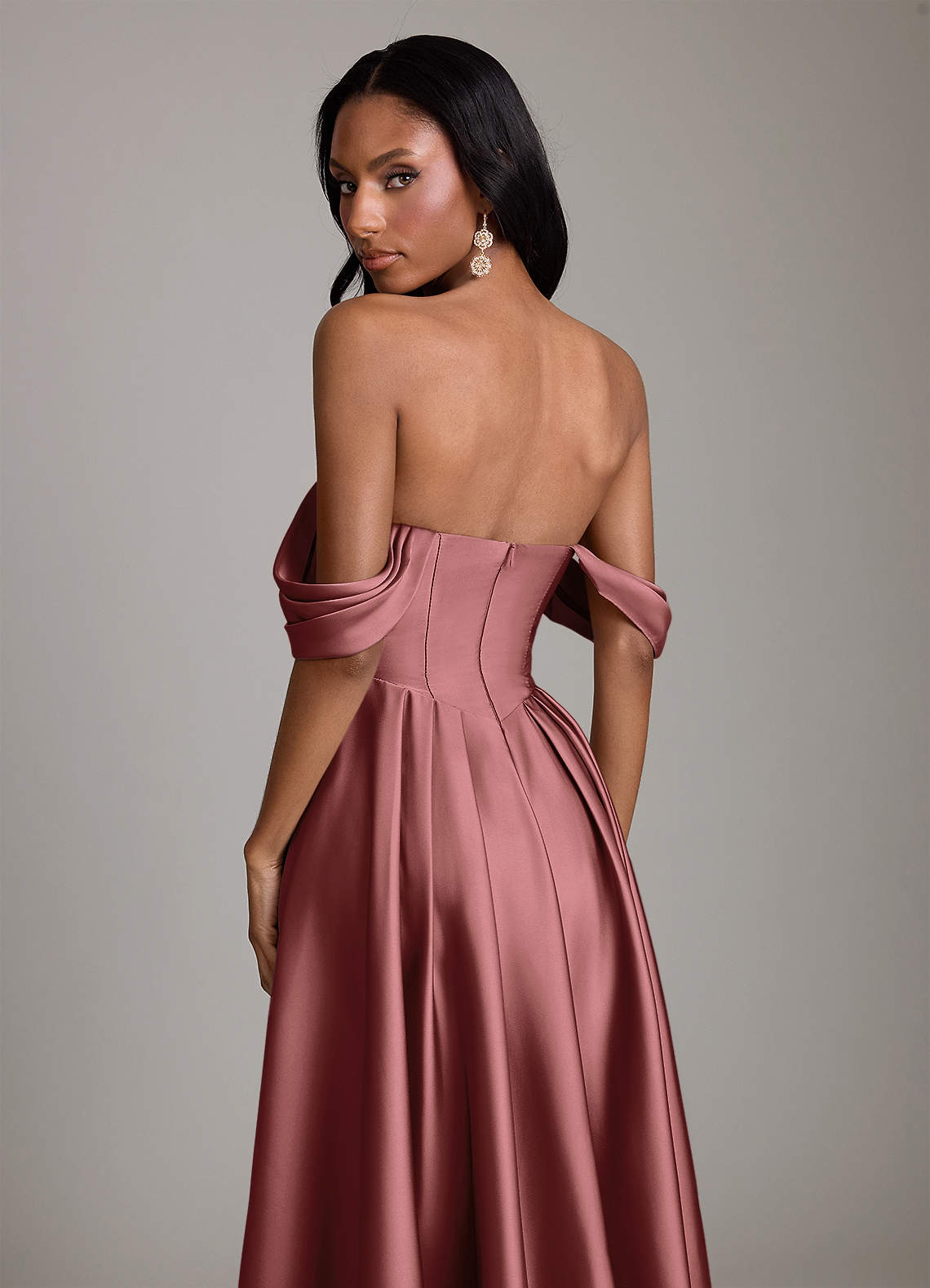 Azazie Loisa Suknie dla druhen Linia A Zza ramienia Satyna elastyczna Do ziemi Sukienka image3