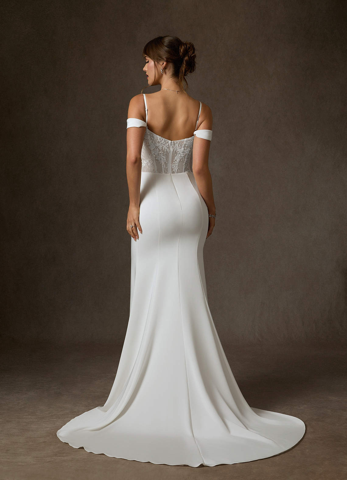 Azazie Alyce Robes de mariée Robe Sirène en Crêpe Dos Satin Épaule décolletée Blanc De Diamant image10