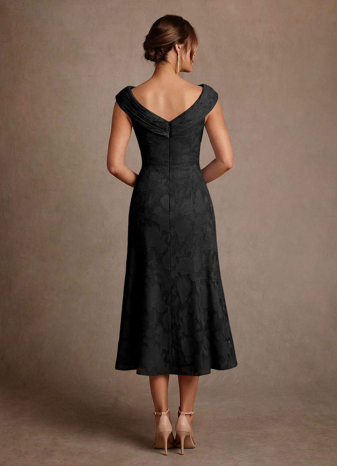 Azazie Keith Vestidos para mãe da noiva Vestido Preto de Esgotamento Floral de Bainha com Plissado image1