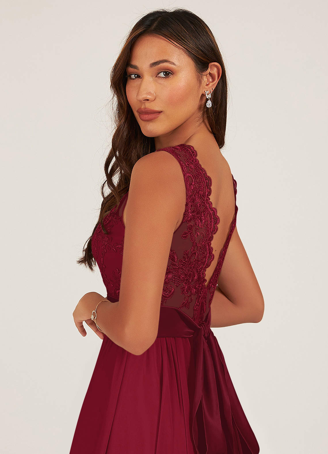 Azazie Gertrude Abiti da Damigella Abito A-Line in Chiffon Pizzo Borgogna image6