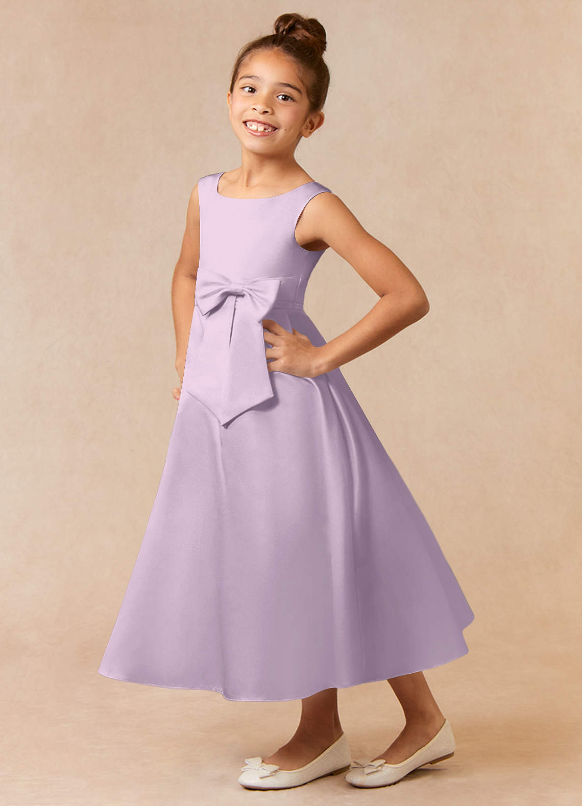 Azazie Lindy Blumenmädchenkleider A-Linie Plissee Matte Satin Kleid Frostiges Flieder image1