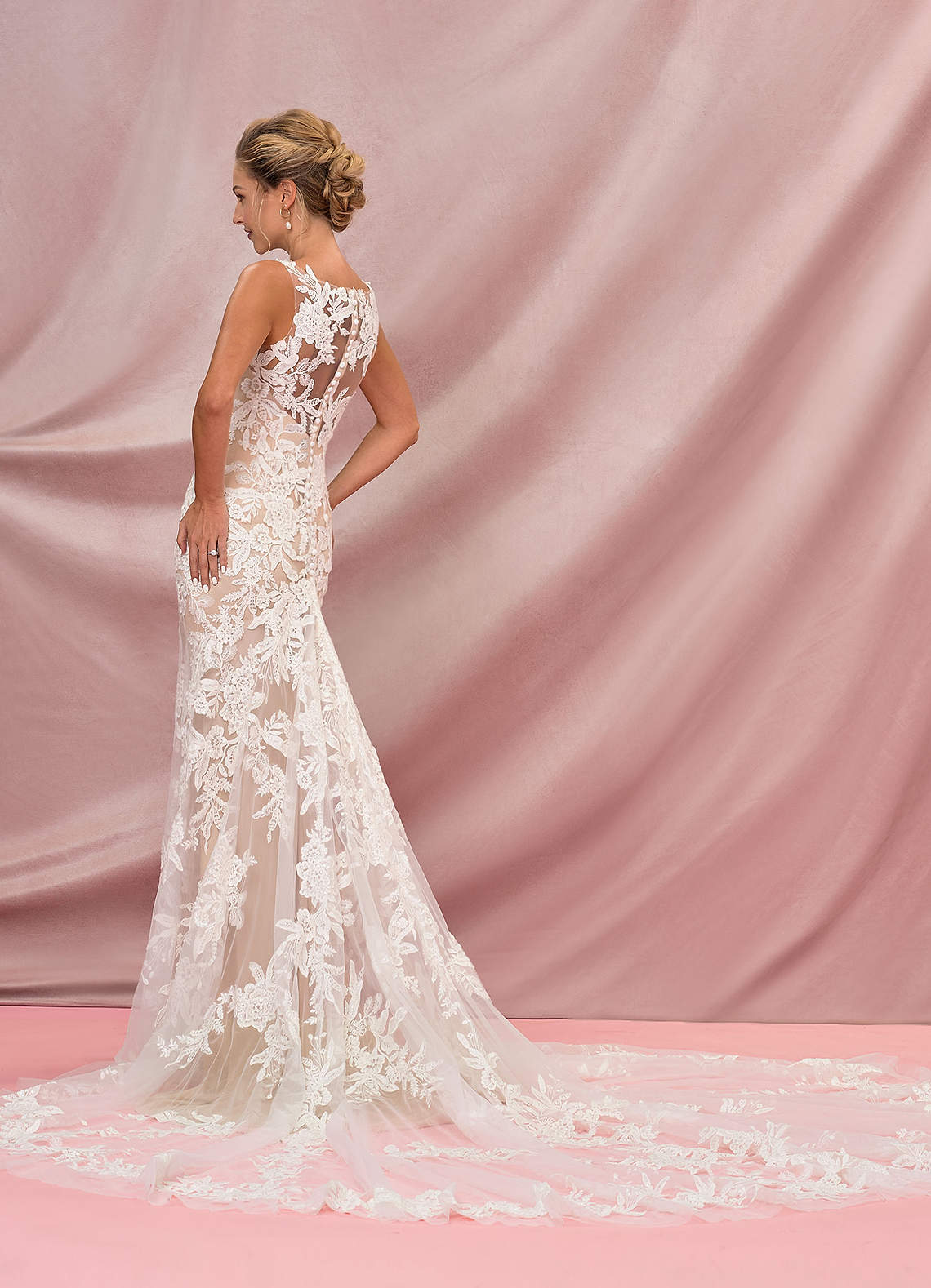 Azazie Judith Vestidos de novia Vestido de Blanco Diamante Nude de Tul de Corte Sirena con Lentejuela image1