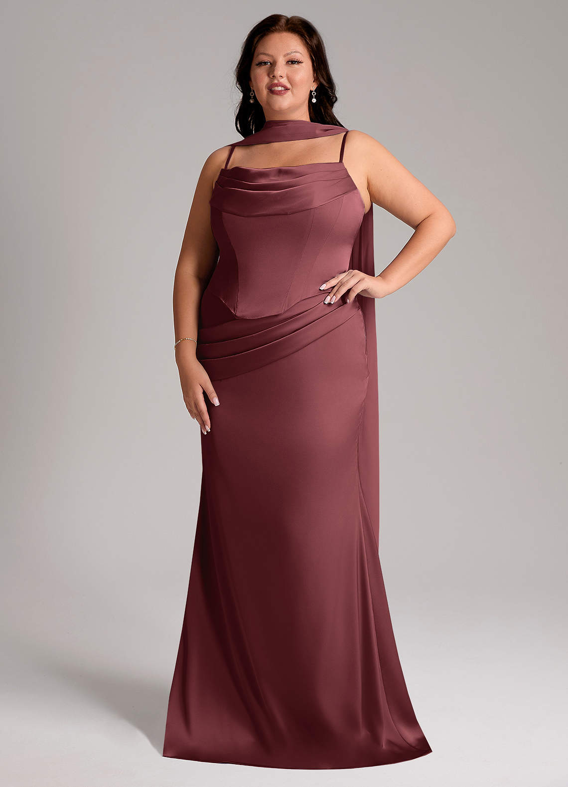 Azazie Sorrel Vestidos de damas de honor Vestido de Merlot de Satén Elástico de Corte Sirena Convertible con Sin tirantes image6