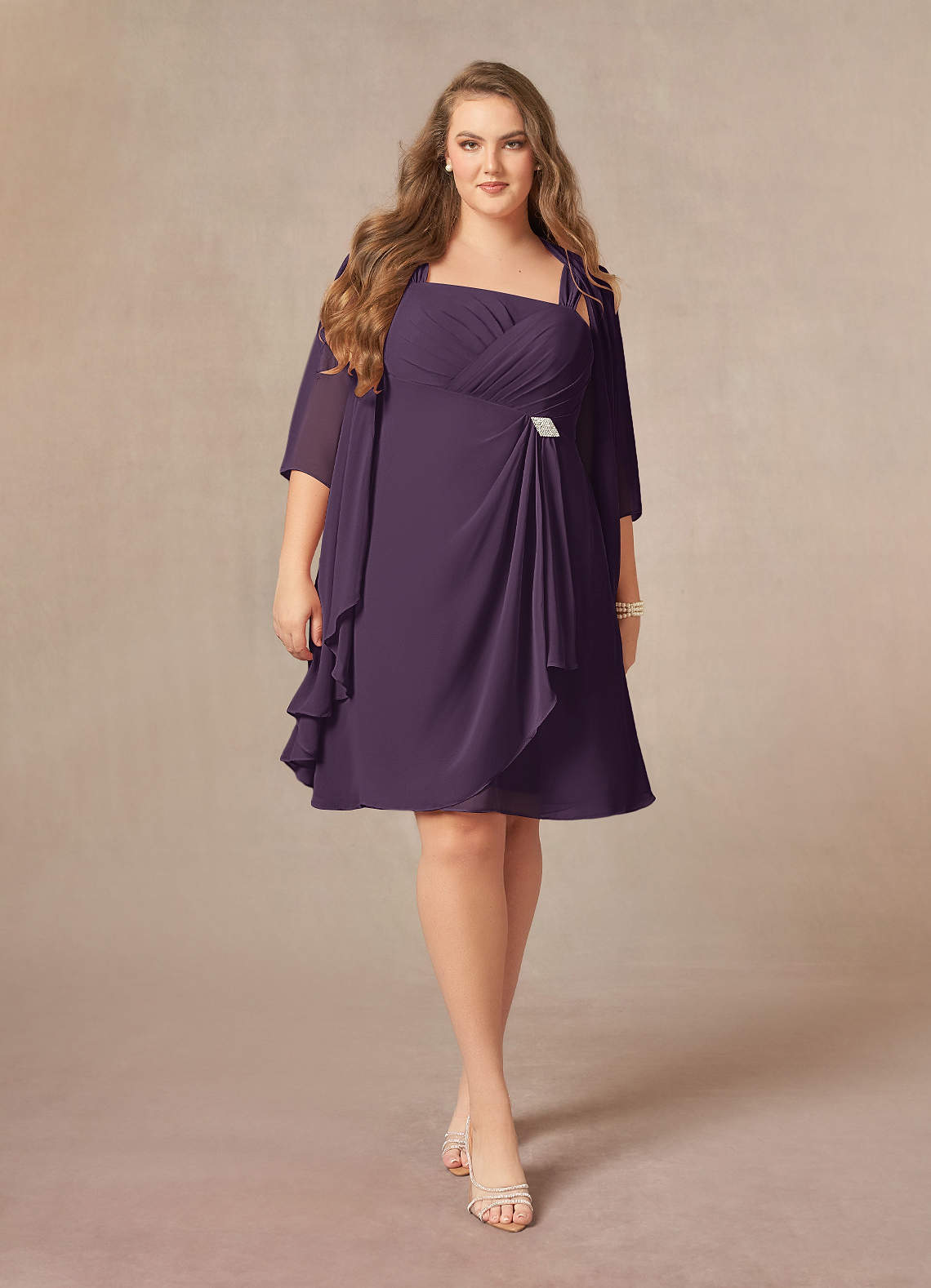 Azazie Olivia Mère de la mariée Robes Robe Trapèze en Mousseline de soie Encolure carrée plissée Prune image1