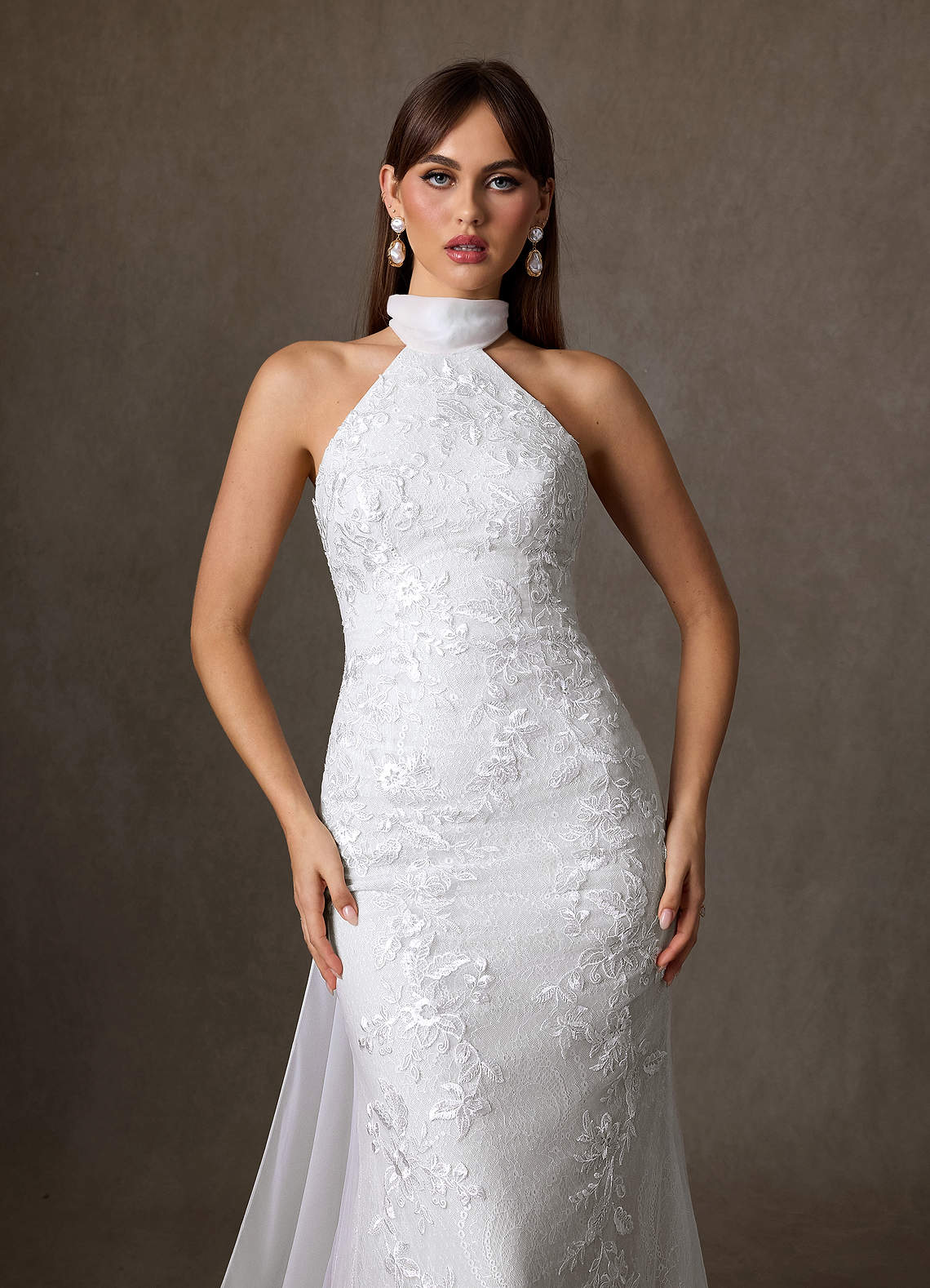 Azazie Kaiyana Robes de mariée Robe Fourreau en Dentelle Col Haut Blanc De Diamant image5