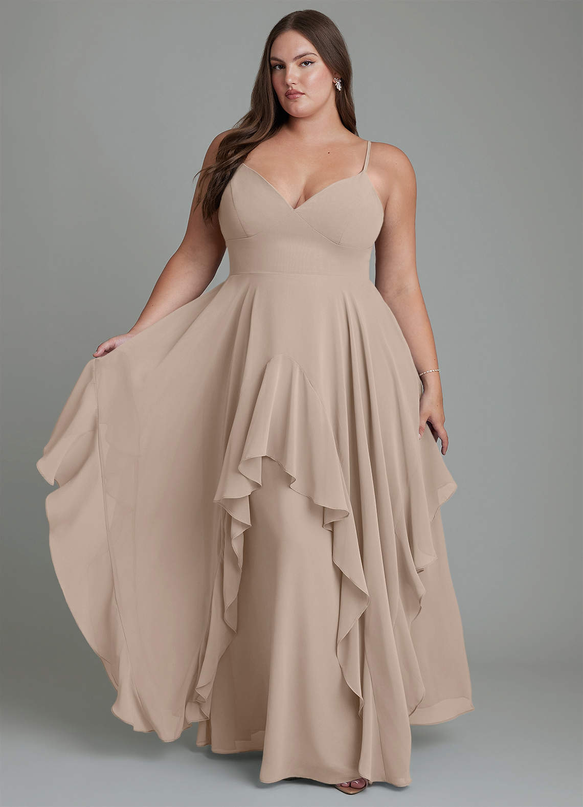 Azazie Zaina Vestidos de damas de honor Vestido Gris Pardo de Gasa de Línea A image1