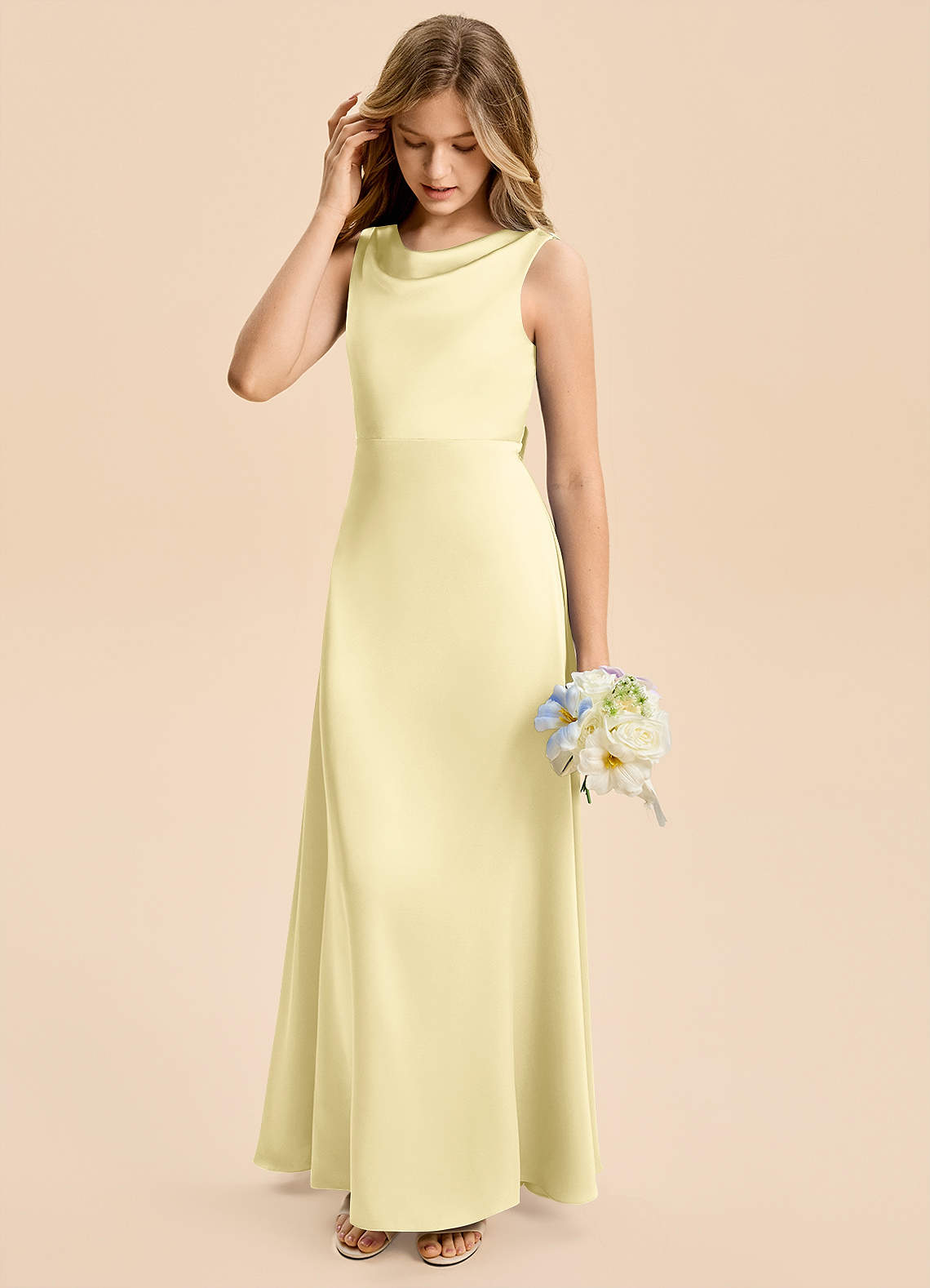 Azazie Kiki Junior Robe Trapèze en Satin extensible Arc Sorbet Citron image4
