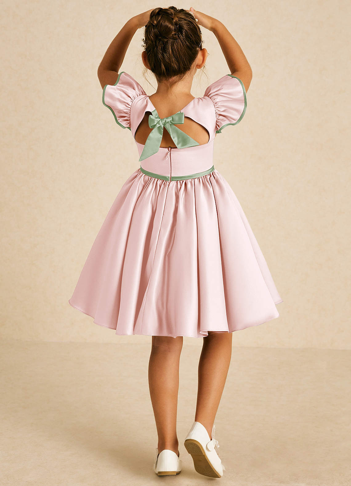 Azazie Sugar Plum Robe Demoiselle D'honneur Fillette Robe Trapèze en Mat Satiné Arc Rose Poudré Sauge Poussiéreuse image1