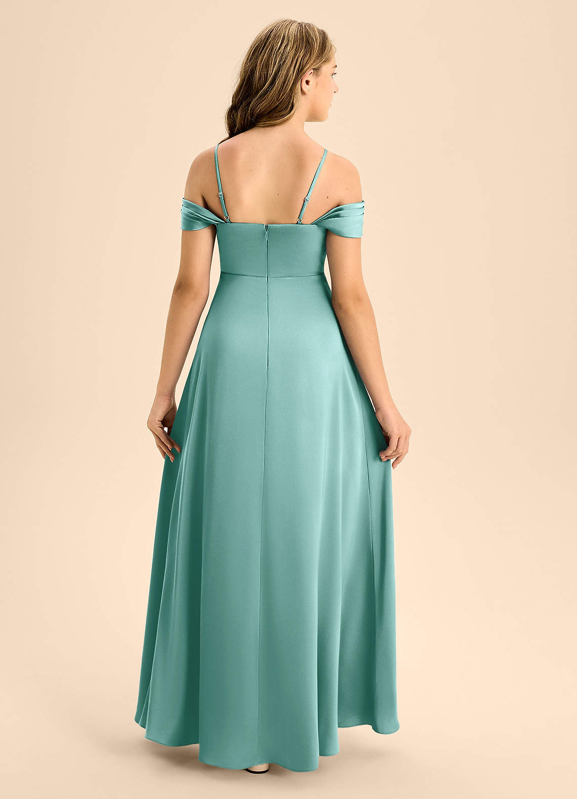 Azazie Anselie Junior Vestido de Aqua de Satén Elástico de Corte En A con Vestidos sin tirantes image1