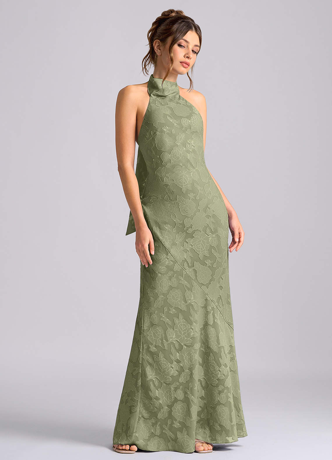 Azazie Velli Vestidos de damas de honor Vestido de Pistacho de Devorado Floral de Corte Sirena con Cuello Alto image4