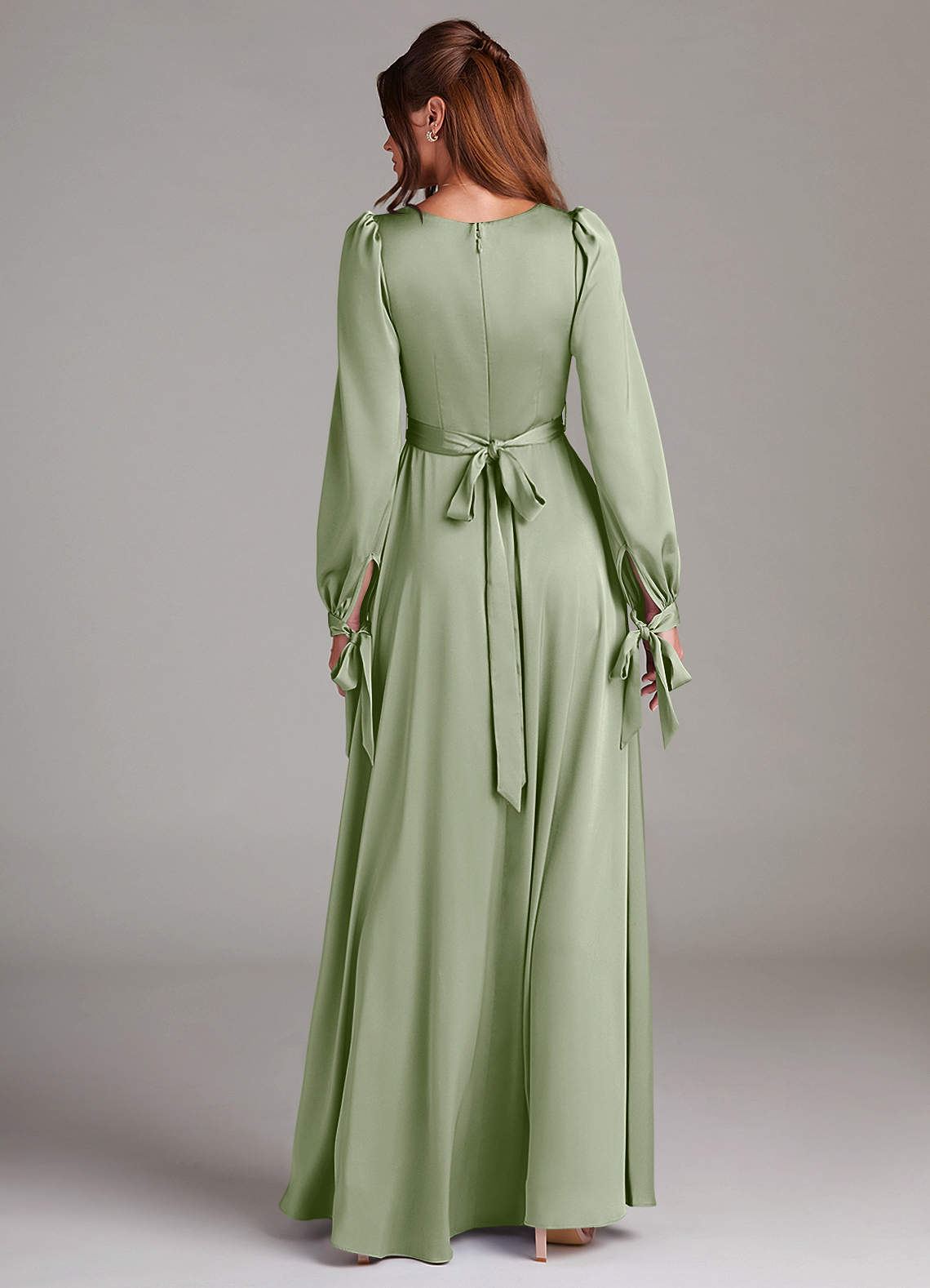 Azazie Leonia Robes de demoiselle d'honneur Robe Trapèze en Satin extensible Manche longue Vert Sauge image1