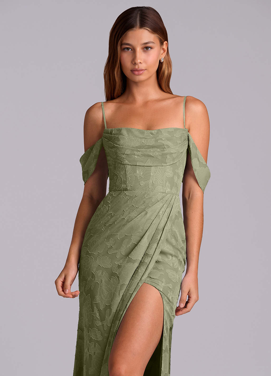 Azazie Johana Brautjungfernkleider Wandelbar Meerjungfrau-Linie Schulterfrei Blumen-Burnout Kleid Pistazie image1