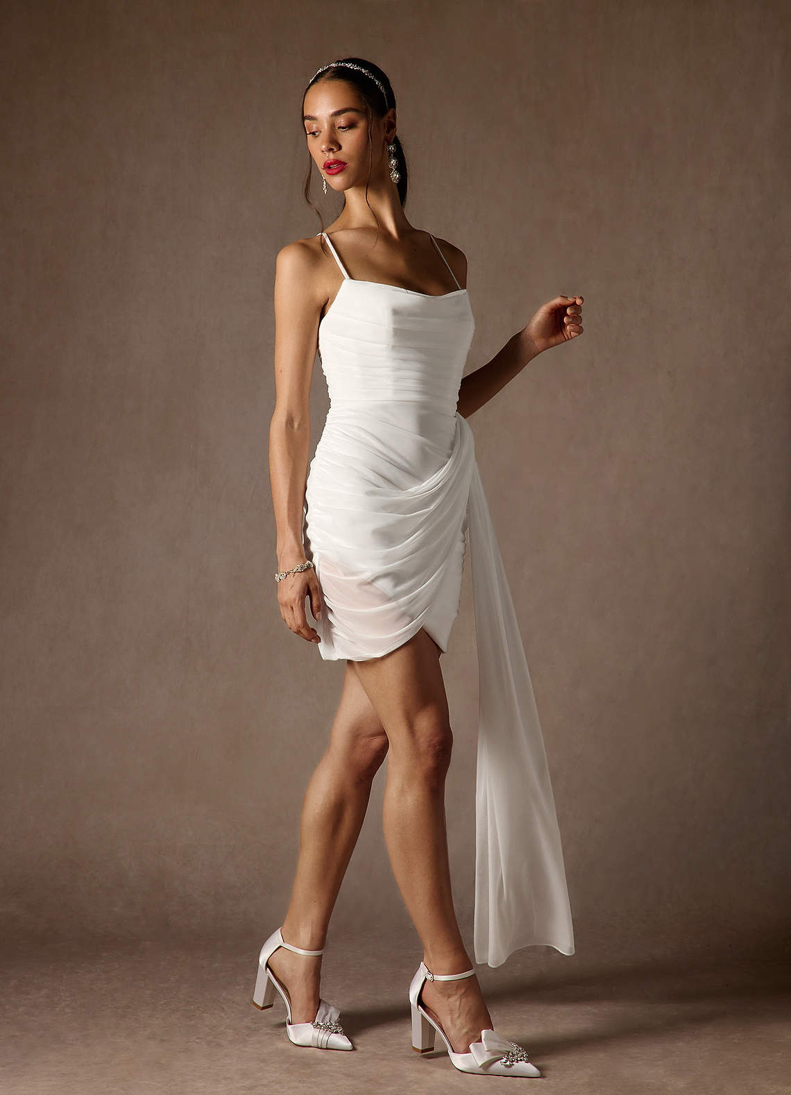 Azazie Iras Abiti da Sposa Abito Tubino in Maglia Plissettato con Scollo a Cappuccio Bianco Diamante image3