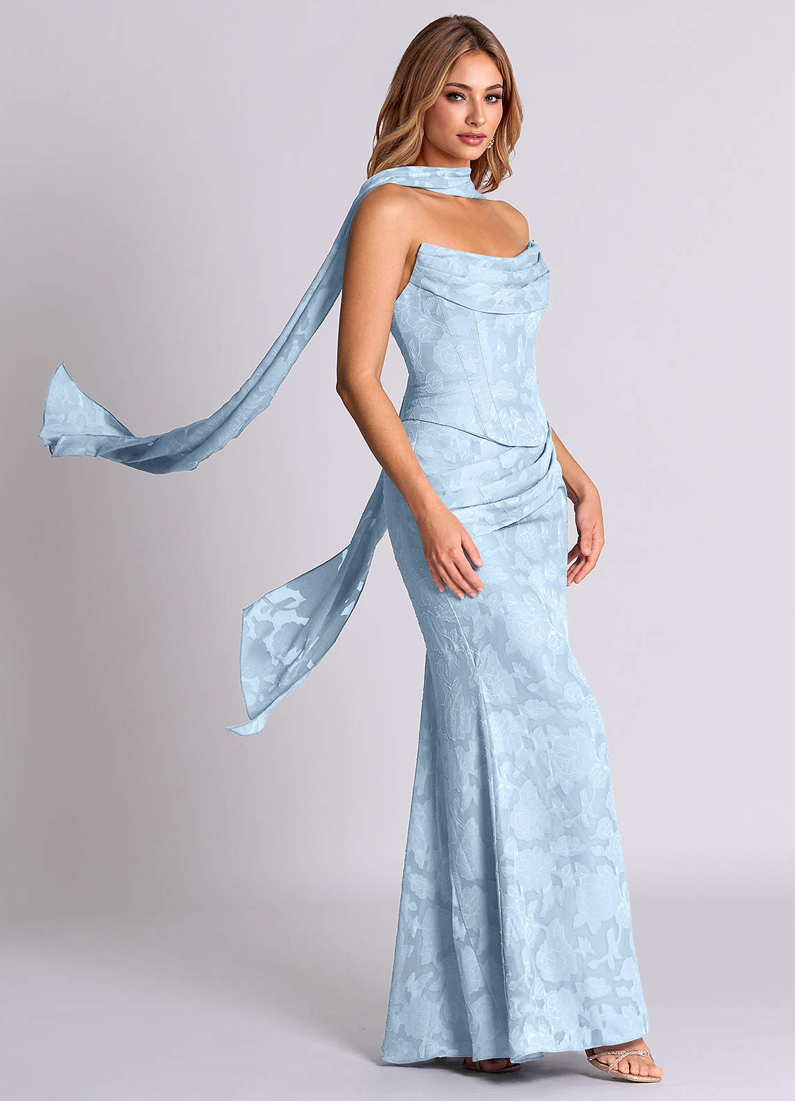 Azazie Sorrel Vestidos de damas de honor Vestido de Azul Cielo de Devorado Floral de Corte Sirena Convertible con Corsé image3