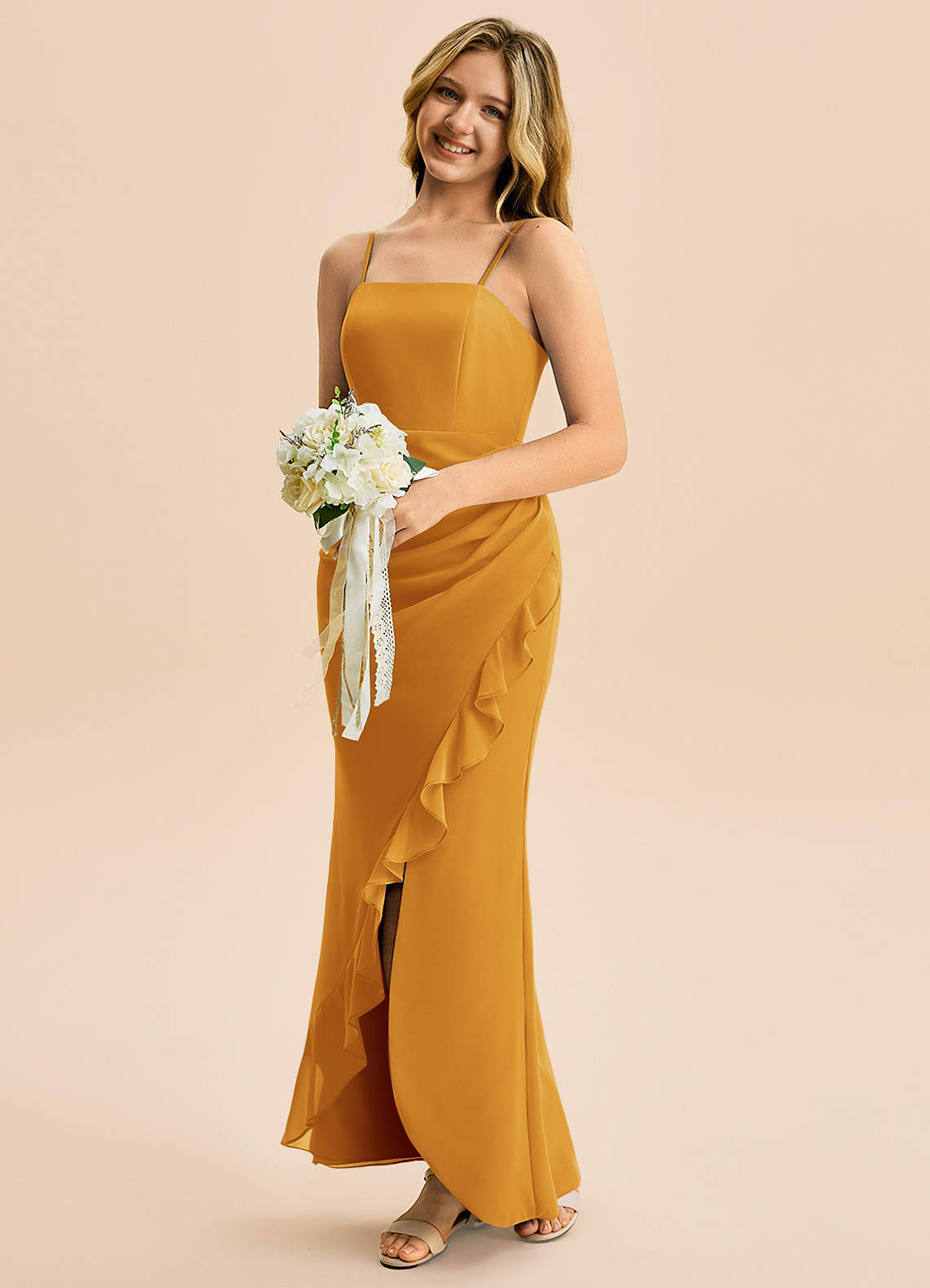 Azazie Buzzy Junior Robe Fourreau en Mousseline de soie Plissée Caramel écossais image2