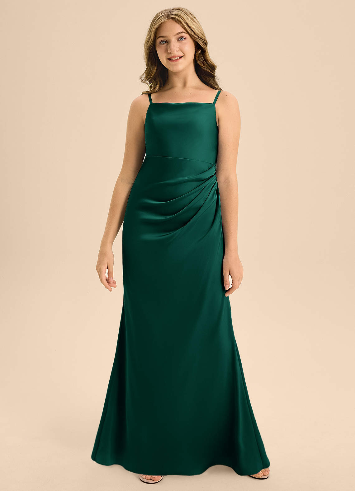 Azazie Renna Junior Vestido Esmeralda de Cetim elástico de Linha A com Plissado image3