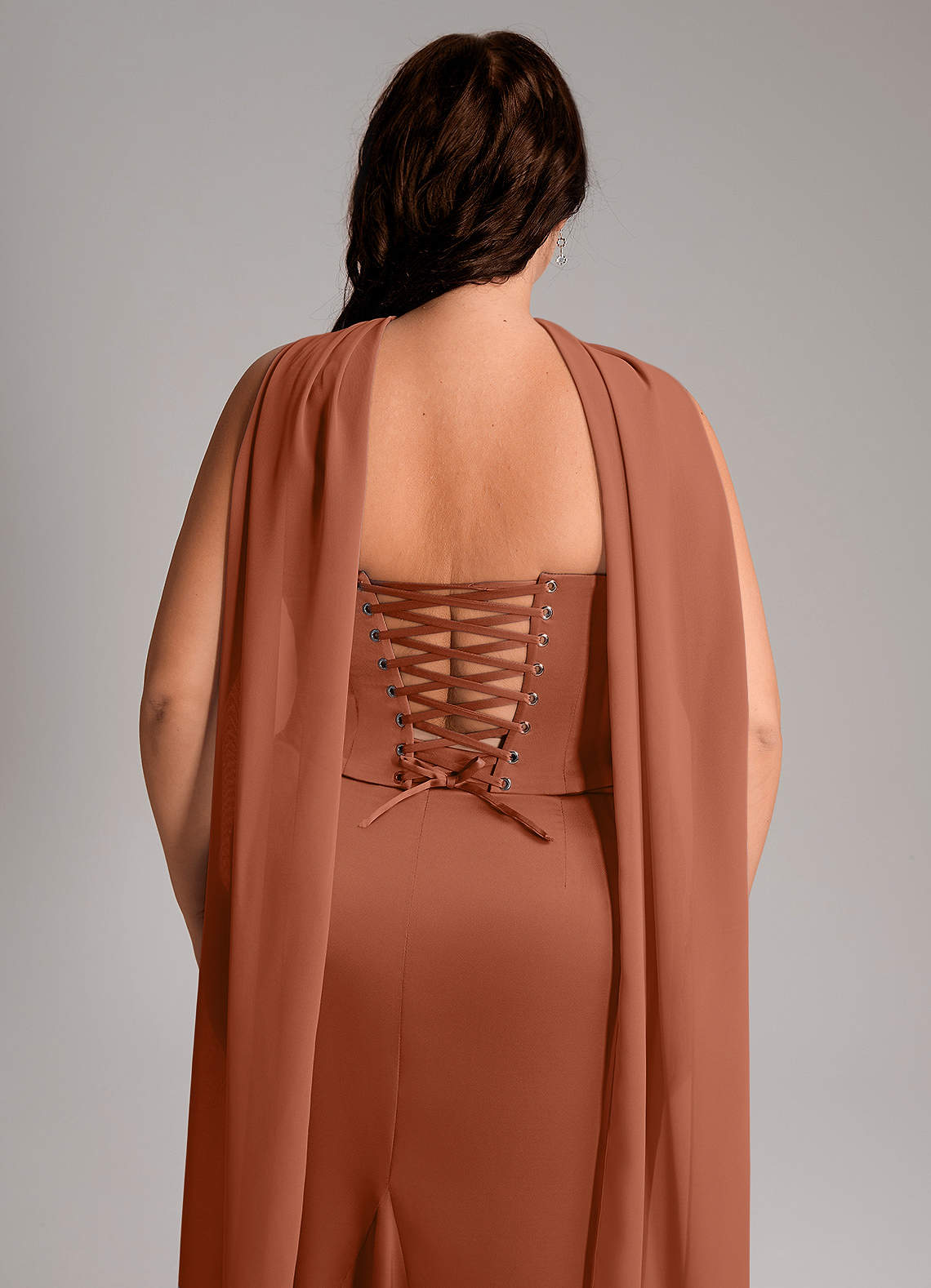 Azazie Sorrel Robes de demoiselle d'honneur Robe Sirène Convertible en Satin extensible Sans bretelle Rose De Cèdre image10