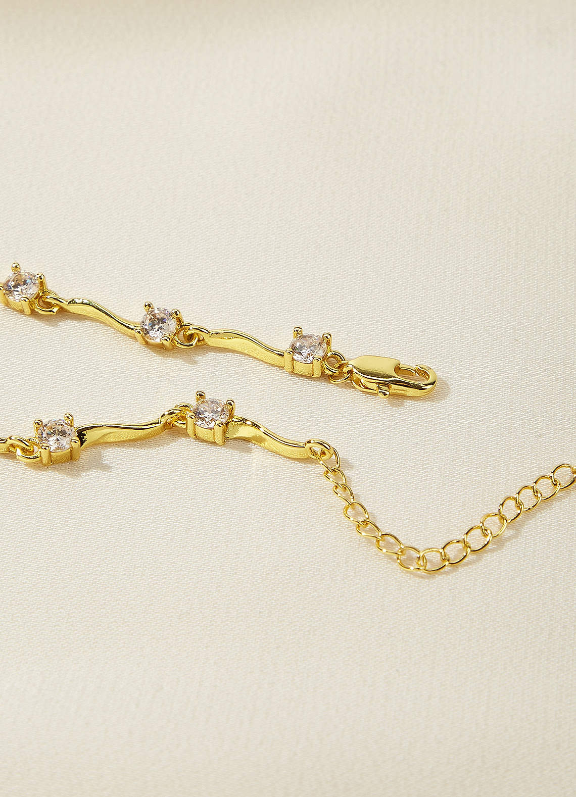 front Pulsera de eslabones ondulados y cristales