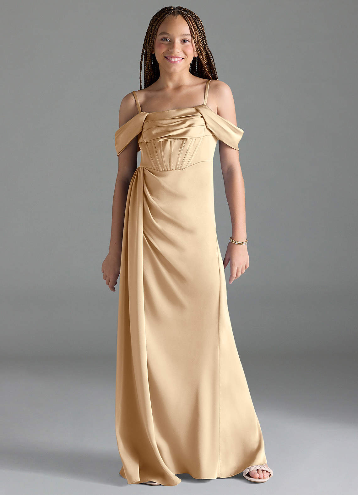 Azazie Amyra Junior Vestido de Champán de Satén Elástico de Recto con Vestidos sin tirantes image1