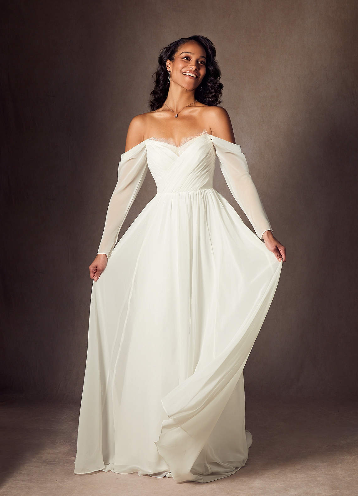Azazie Lilith Vestidos de novia Vestido de Crema de Gasa de Corte en A con Corazón de encaje image3