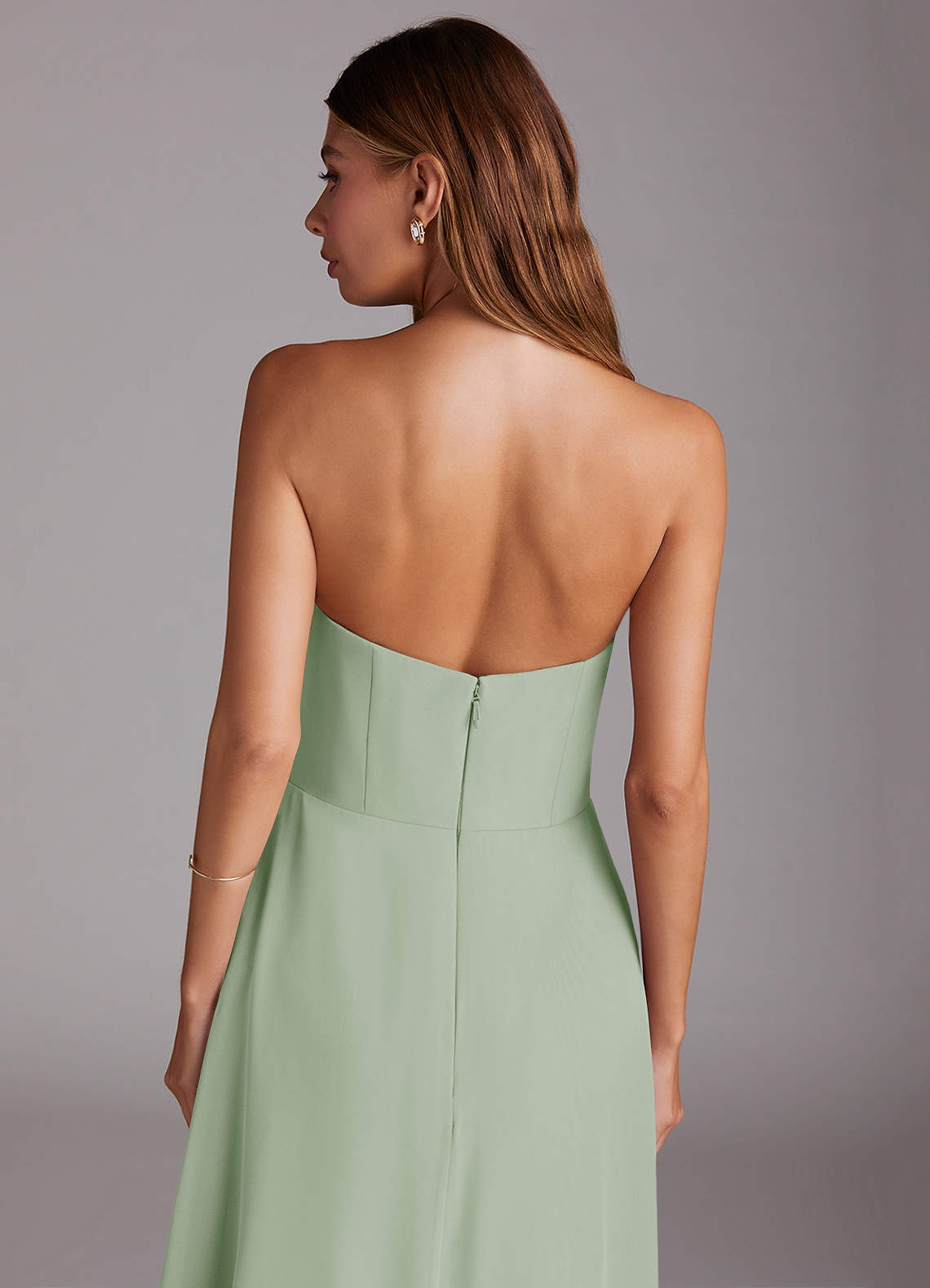 Azazie Wren Robes de demoiselle d'honneur Robe Trapèze en Mousseline de soie Sans bretelles Vert Sauge image7