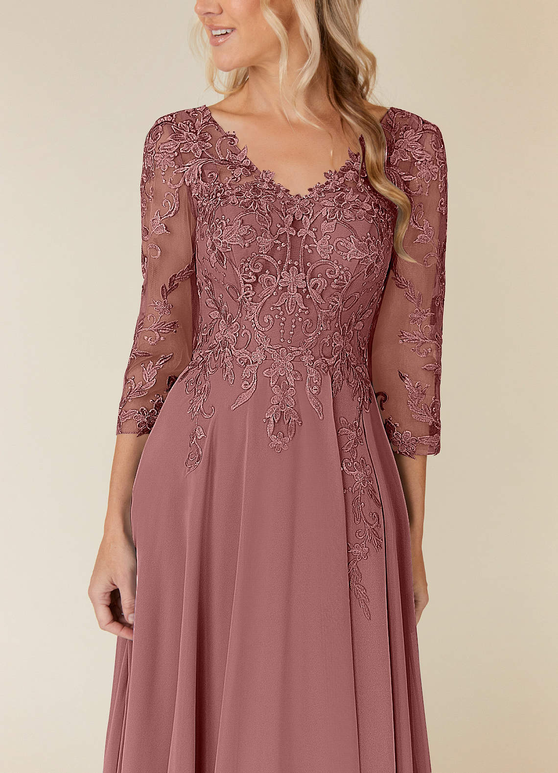 Azazie Noella vestidos de madre de la novia Vestido de Rosa Del Desierto de Gasa de Corte en A con Encaje cuello pico image5