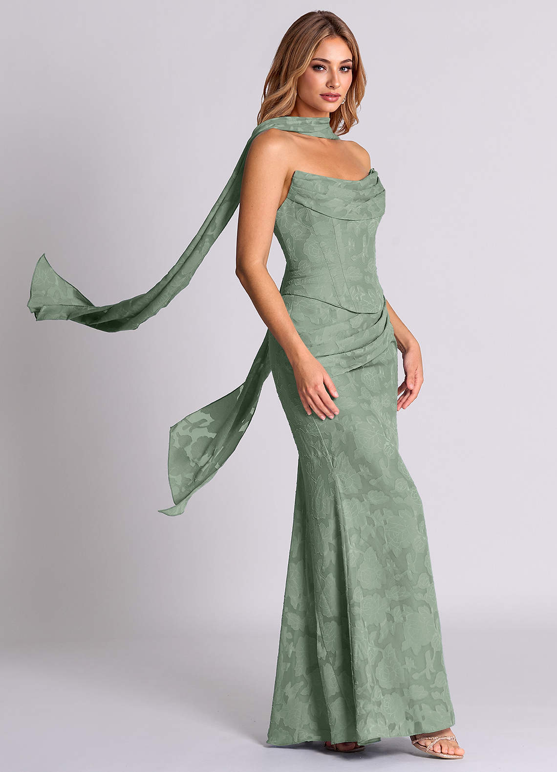 Azazie Sorrel Vestidos de damas de honor Vestido de Matcha de Devorado Floral de Corte Sirena Convertible con Corsé image3