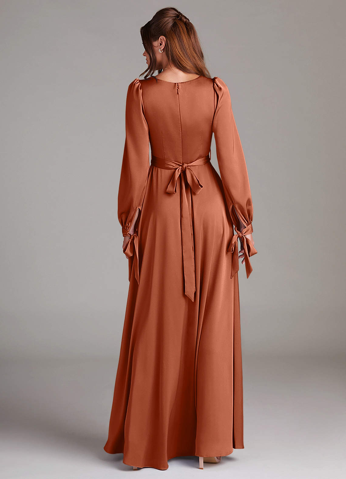 Azazie Leonia Robes de demoiselle d'honneur Robe Trapèze en Satin extensible Manche longue Rose De Cèdre image1