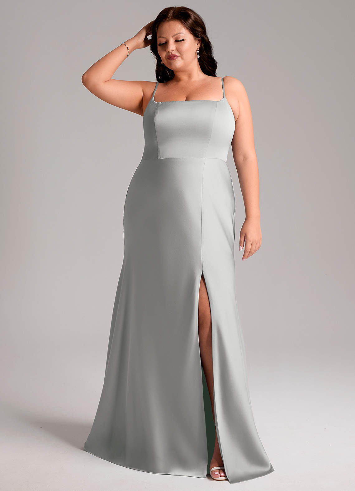 Azazie Lidia Vestidos de damas de honor Vestido de Plata de Satén Elástico de Corte Sirena con Corte Lateral image1