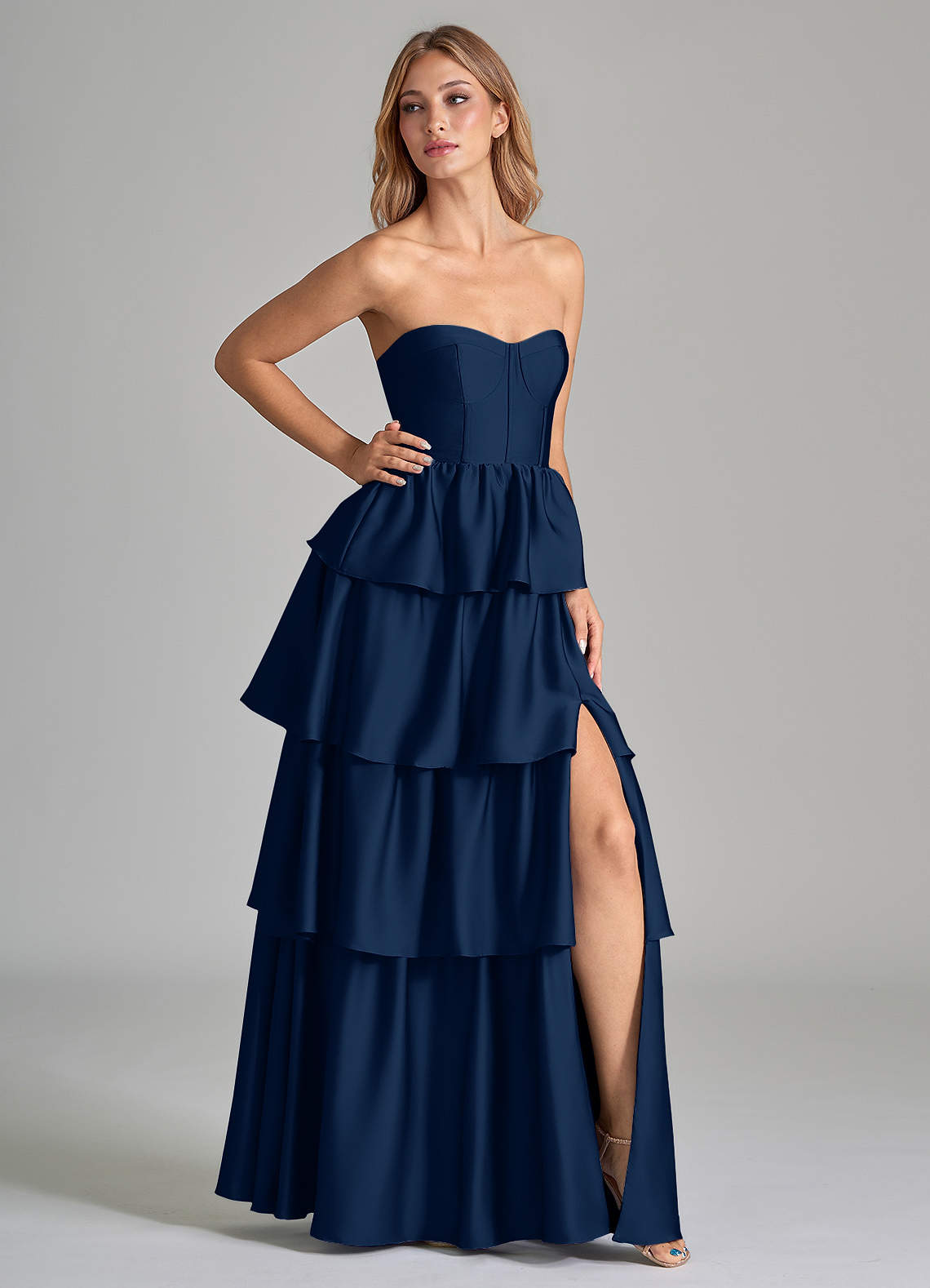 Azazie Faye Vestidos de damas de honor Vestido de Azul Marino Oscuro de Satén Elástico de Corte en A con Volante image1