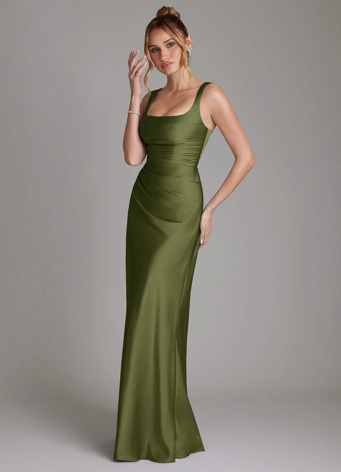 Azazie Agustina Robes de demoiselle d'honneur Robe Sirène en Satin extensible Corset Olive image4
