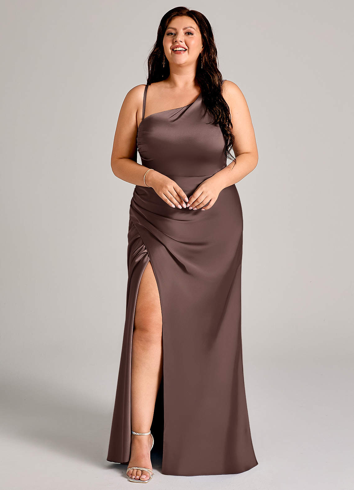 Azazie Madelyn Essayer des robes à la maison Robe Sirène Convertible en Satin extensible Une épaule Agave image13