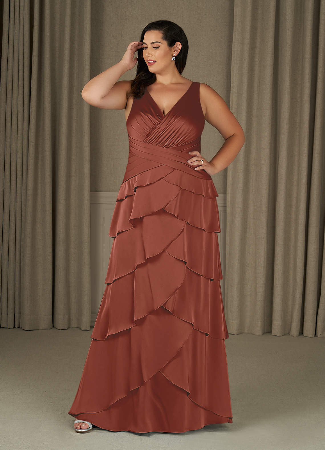 Azazie Viola vestidos de madre de la novia Vestido de Castaño de Satén Elástico de Corte en A con Plisado image1