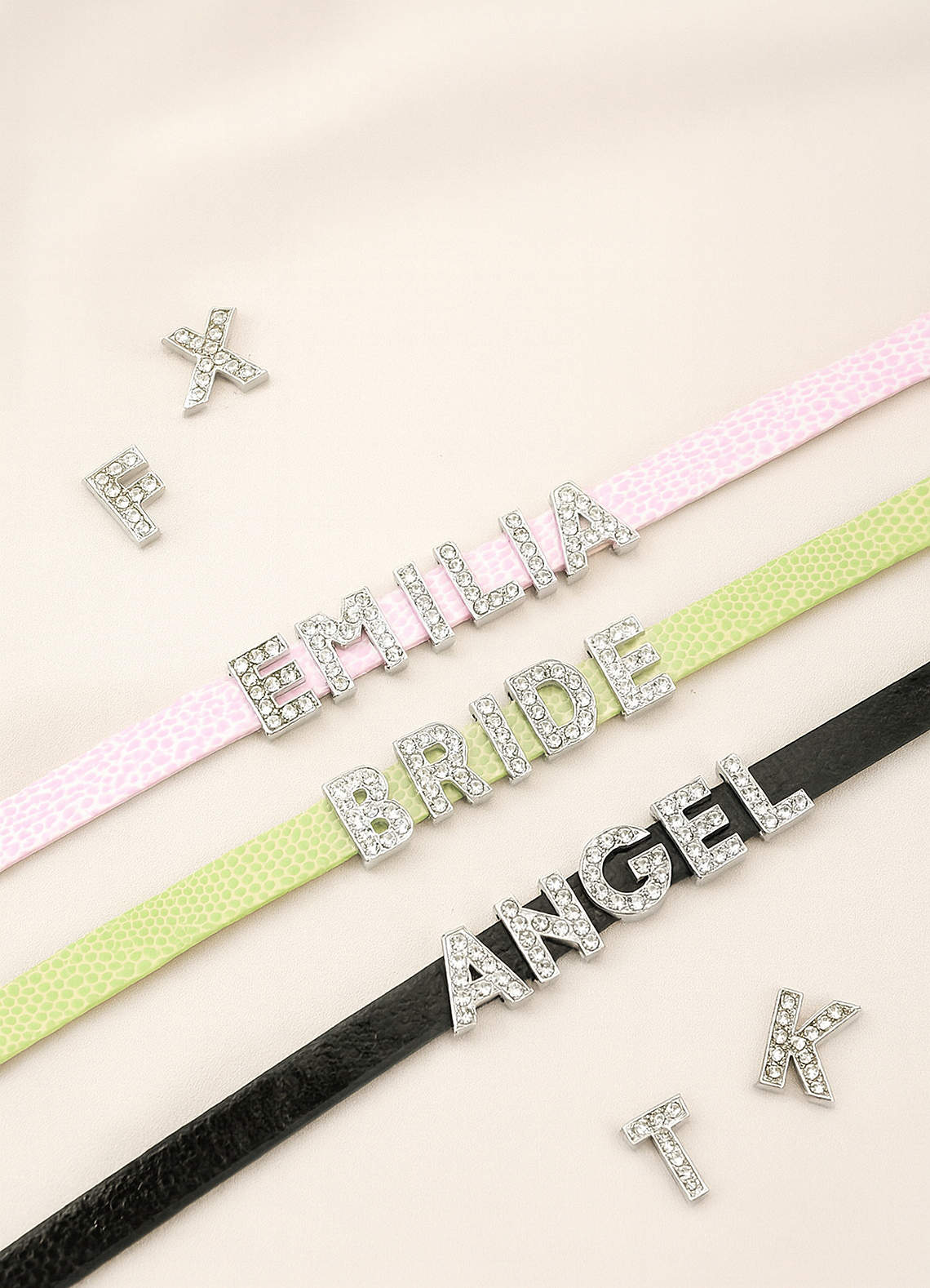 front Collier ras du cou en cuir avec nom personnalisé