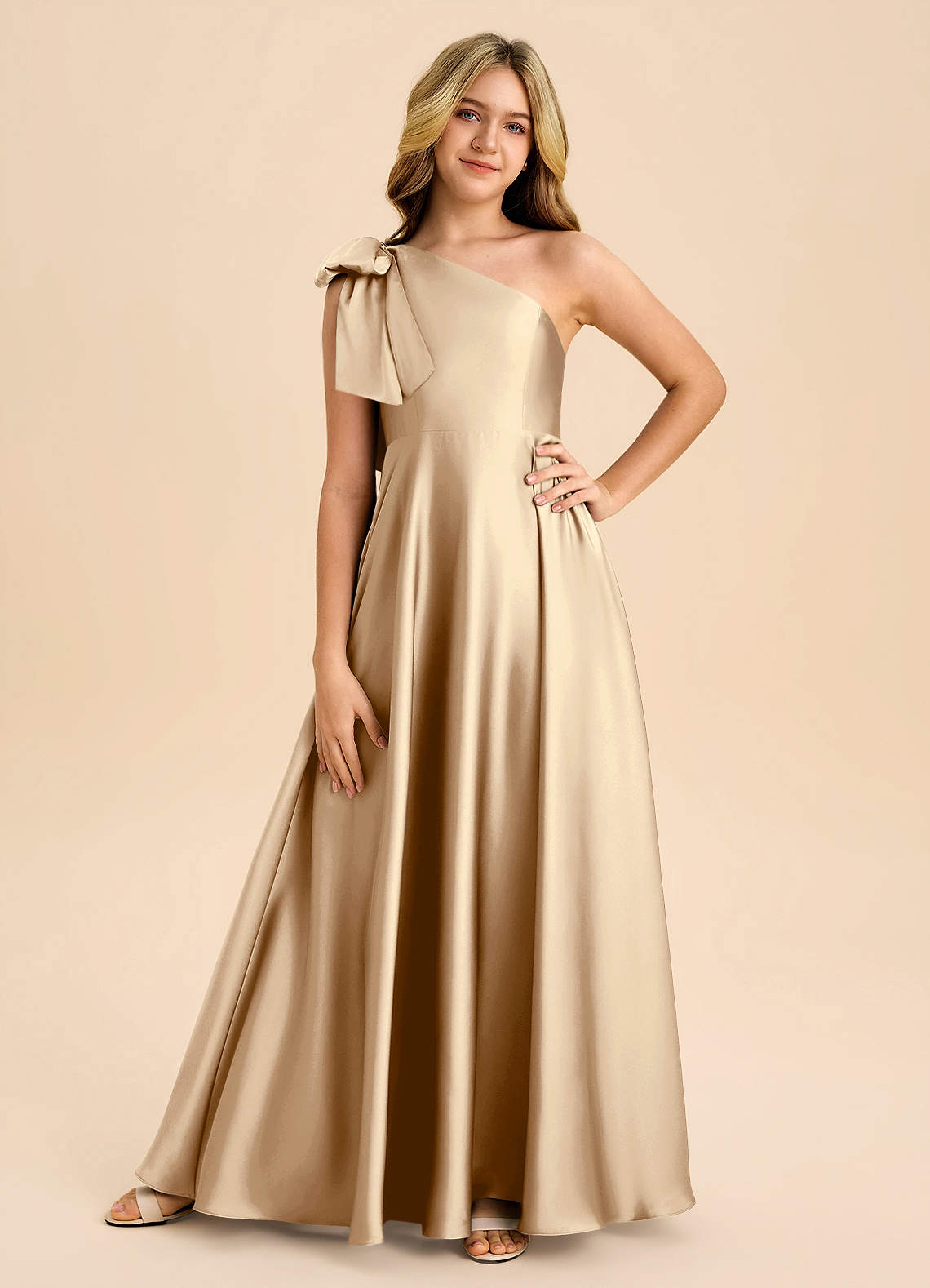 Azazie Penguin Junior Abito A-Line in Raso Elasticizzato Fiocco Champagne image2