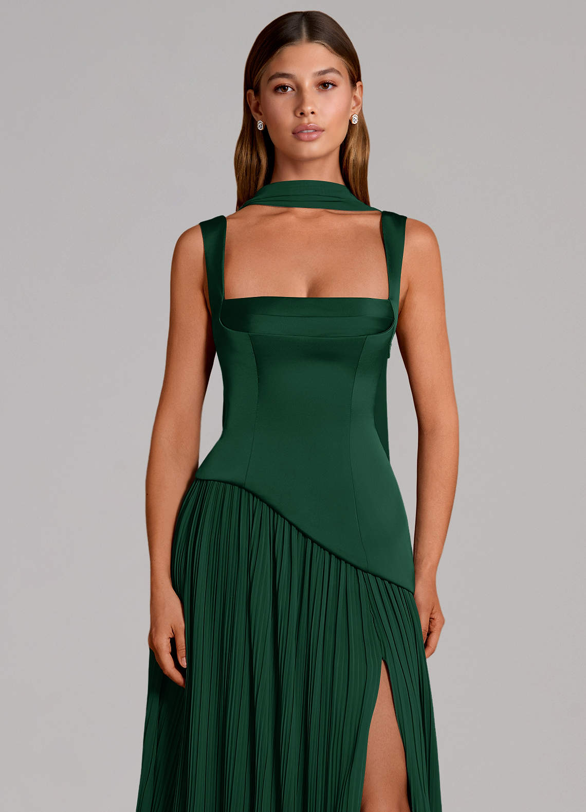 Azazie Stephanie Vestidos de damas de honor Vestido de Verde Oscuro de Satén Elástico de Corte en A con Plisado image5