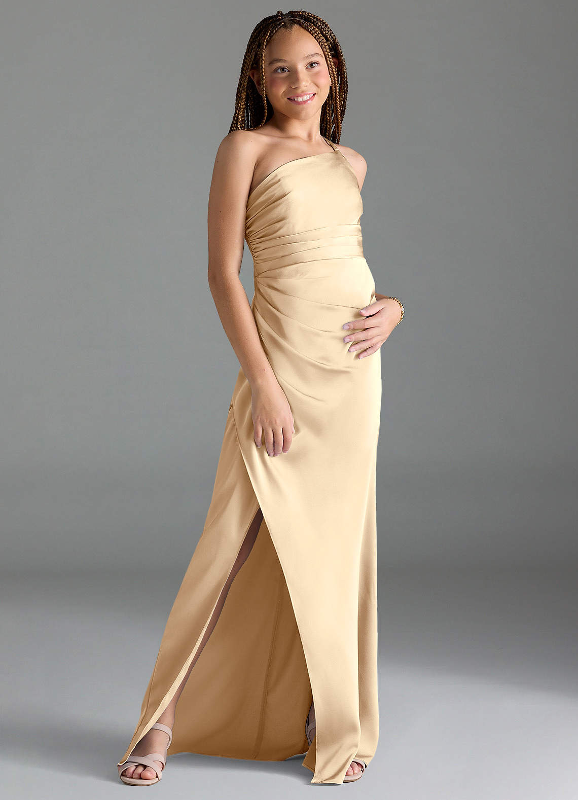 Azazie Eren Junior Vestido Champanhe de Cetim elástico de Bainha com Plissado image2