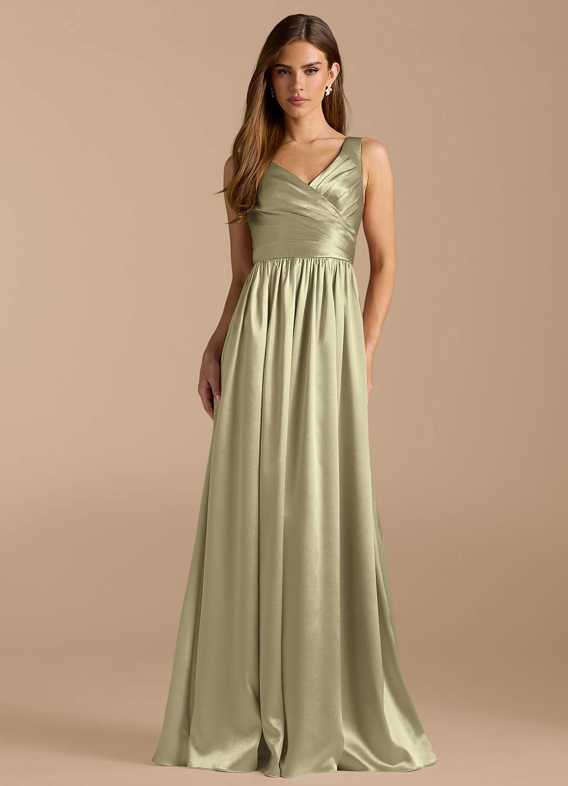 Azazie Keyla Vestidos de damas de honor Vestido de Musgo Verde de Satén Metálico de Corte en A con Plisado image1