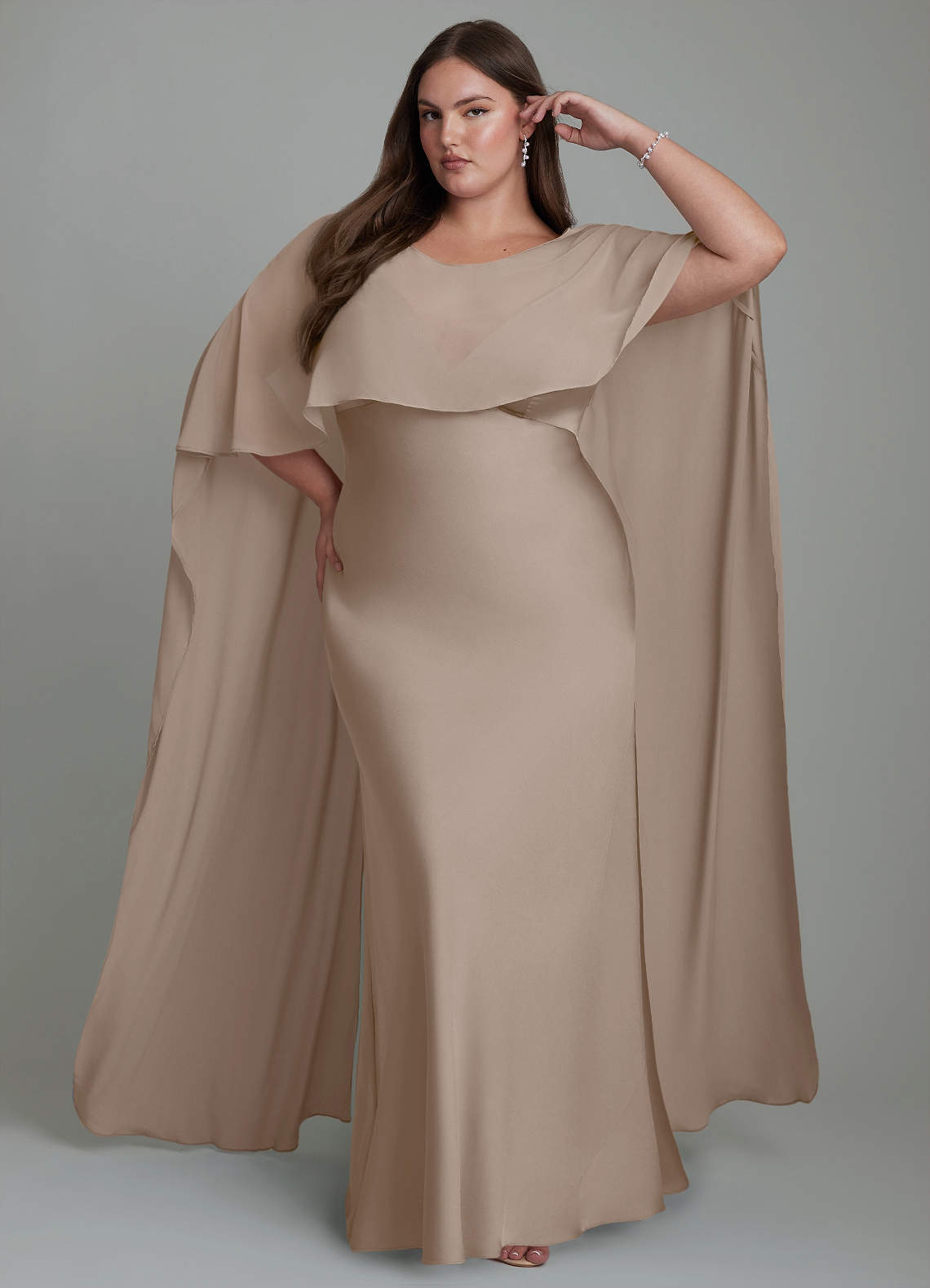 Azazie Stefania Robes de demoiselle d'honneur Robe Trapèze en Satin extensible Taupe image1