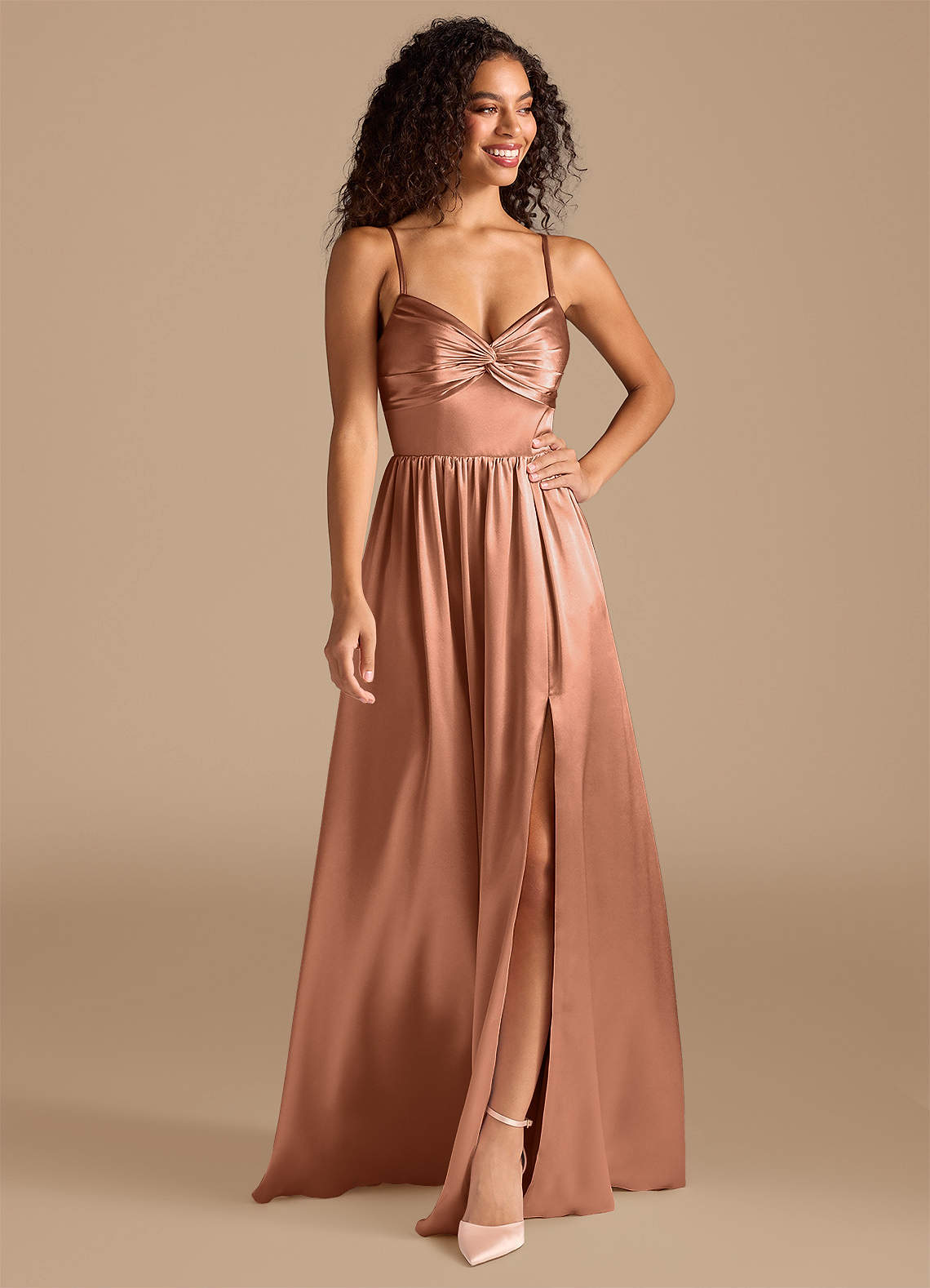 Azazie Zeya Robes de demoiselle d'honneur Robe Trapèze en Satiné métallisé Plissée Bronze image1