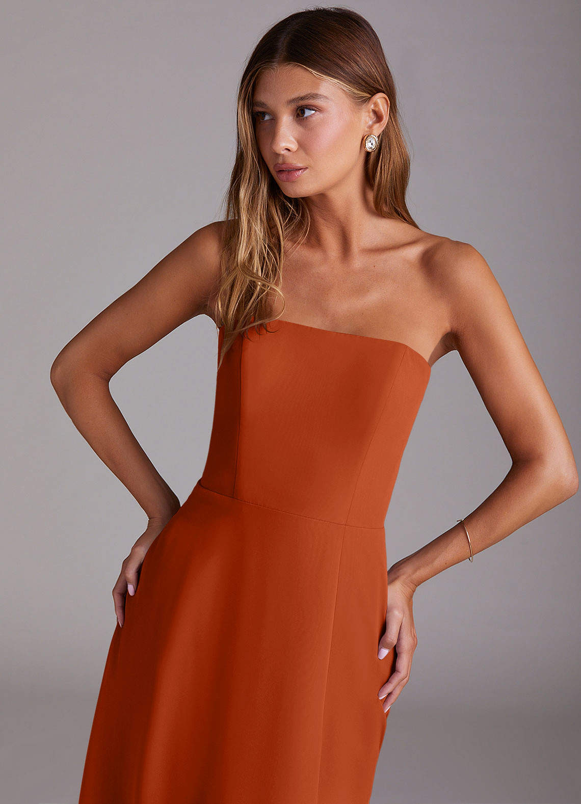 Azazie Wren Essayer des robes à la maison Robe Trapèze Convertible en Mousseline de soie Fente Latérale Auburn image4