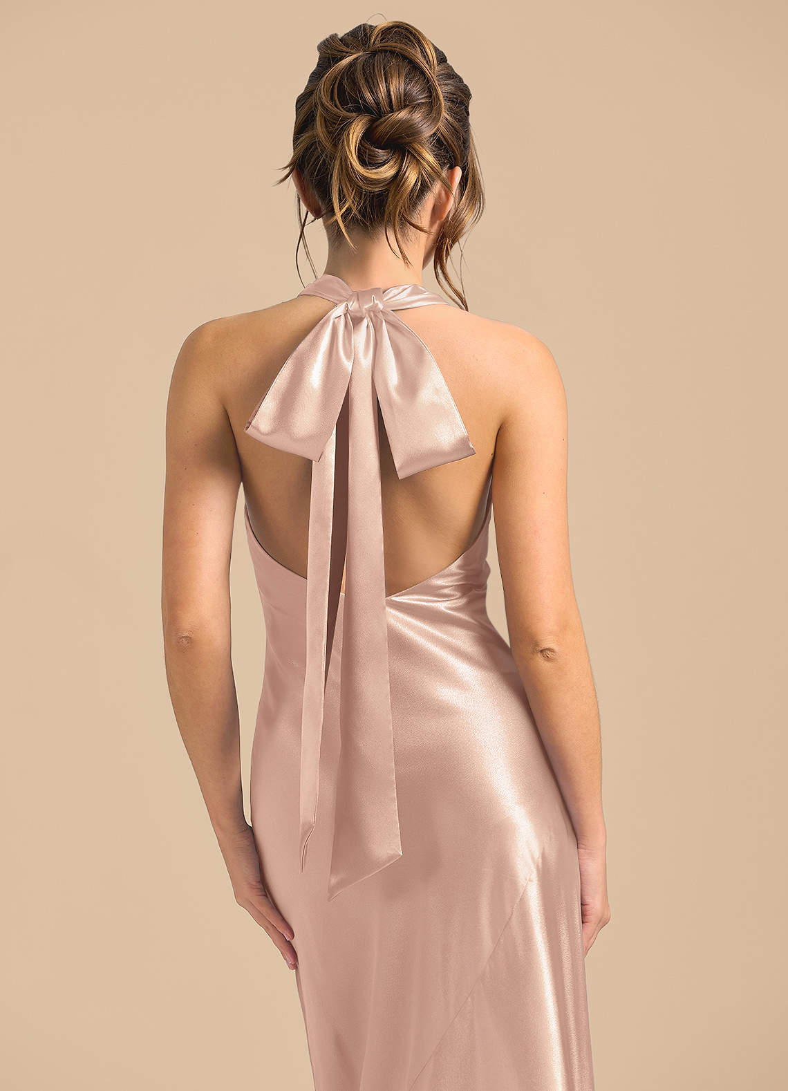 Azazie Velli Robes de demoiselle d'honneur Robe Fourreau en Satiné métallisé Col Haut Rose Perle image5