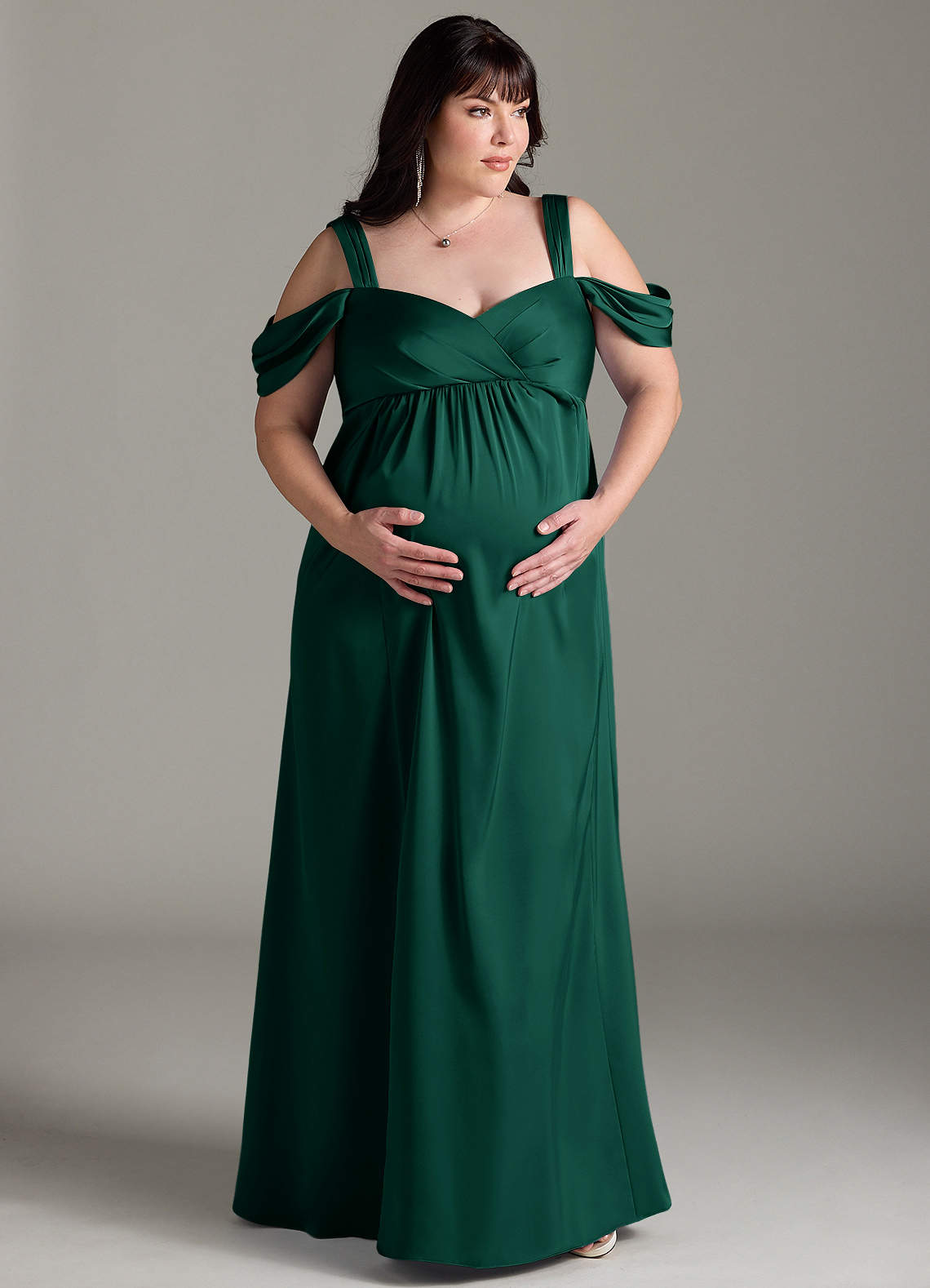 Azazie Rhea Robes de demoiselle d'honneur de maternité Robe Trapèze Épaule nue plissée Longueur ras du sol Satin extensible image1