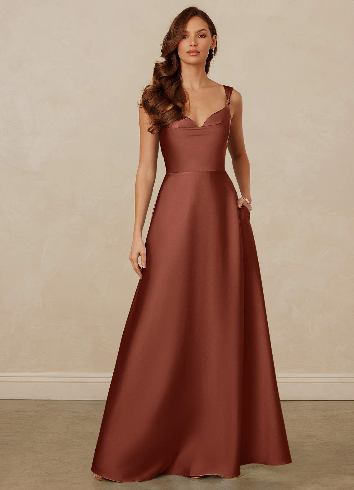 Christian Siriano Bridal for Azazie 1001 Vestidos de damas de honor Vestido de Arcilla de Satén Elástico de Corte en A con Escote de Corazón image1