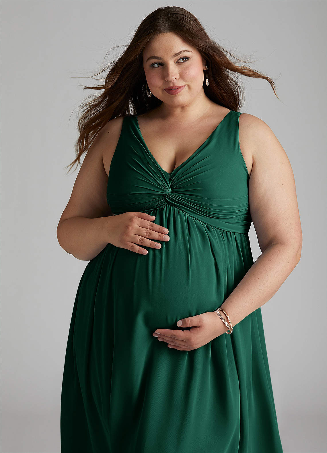 Azazie Yetta vestidos de dama de honor de maternidad Vestido de Corte en A Cuello en V fruncido Hasta el suelo Gasa image7