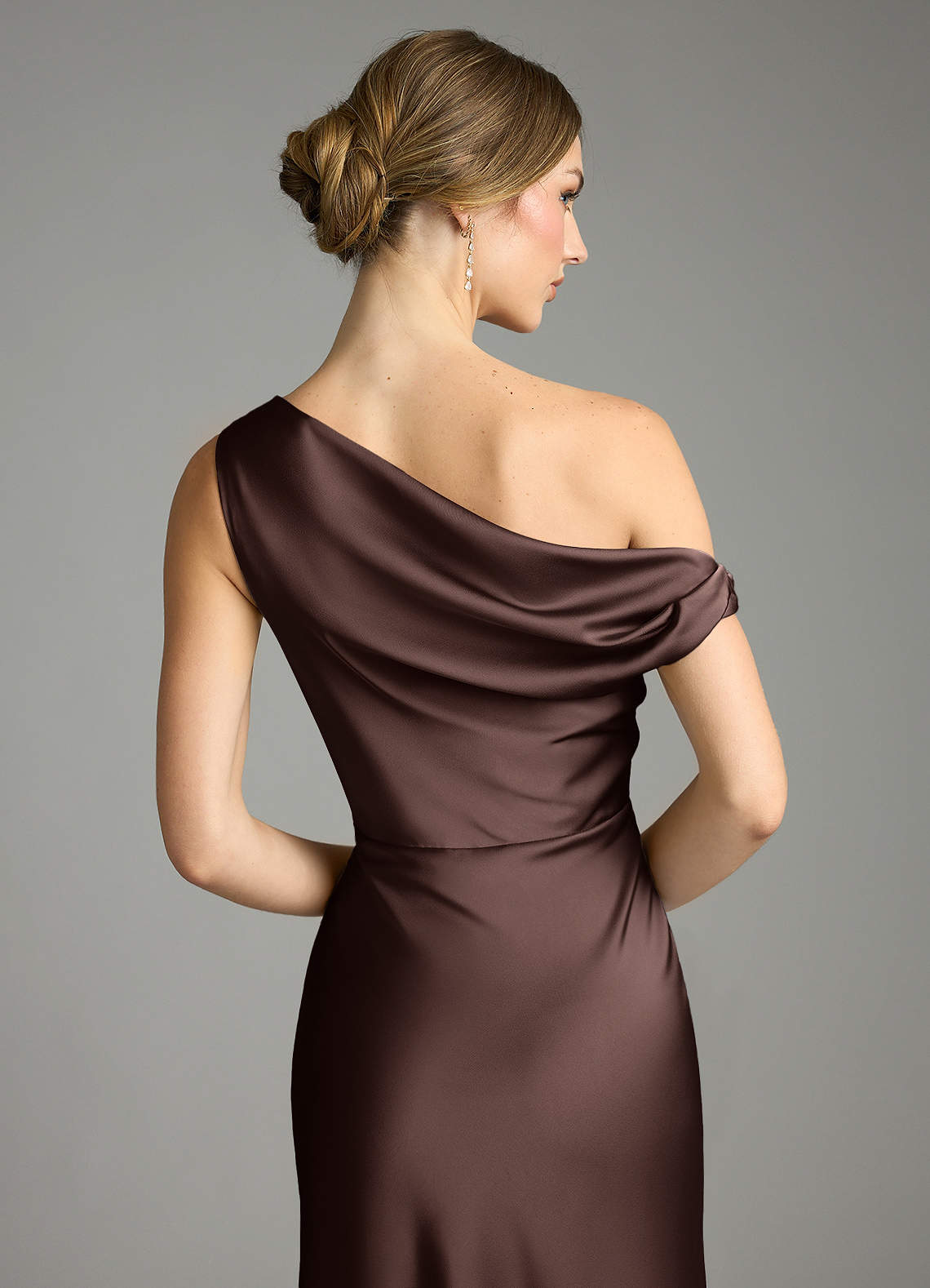 Azazie Emerson Brautjungfernkleider Meerjungfrau-Linie Schulterfrei Stretch-Satin Kleid Ganache image6