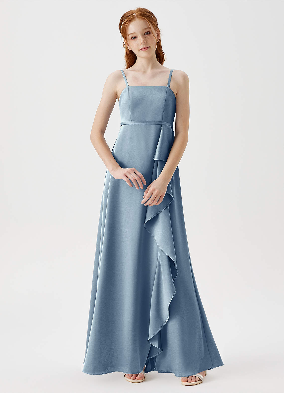 Azazie Kaylee Junior Robe Trapèze en Satin extensible avec ceinture Bleu Poussiéreux image1